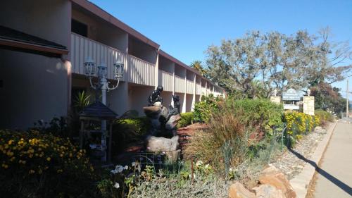 Munras Avenue Hotel | Americas Best Value Presidents Inn on Munras