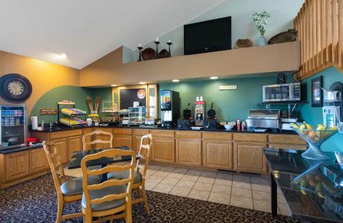 Merrill Hotel | AmericInn by Wyndham Merrill
