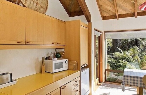 Omori House | Amidst Bush and Birdsong - Pukawa Holiday Home