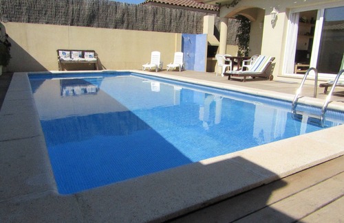 L'Escala House | Amina house with private swimming pool not overlooked, free WIFI internet.