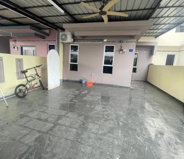 Batu Pahat House | Amir Homestay