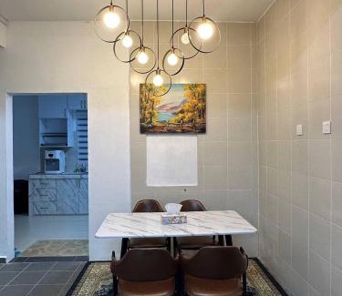 Batu Pahat House | Amir Homestay