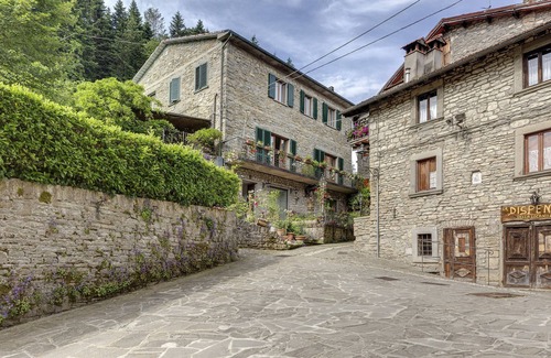 Palazzuolo sul Senio Villa | AMORE RENTALS - Villa Barbara with Private Pool and Garden