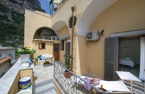 Liparlati Ski Chalet | AMORE RENTALS - Casa Barbera B with Private Terrace and Air Conditioning