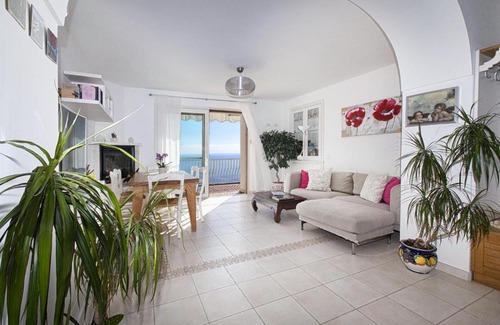Liparlati House | AMORE RENTALS - Casa Paradisea