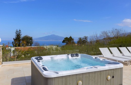 Sant'Agata sui Due Golfi Villa | AMORE RENTALS - Resort Ravenna - The Villa with Private Swimming Pool, Hot Tub, Ideal for Events