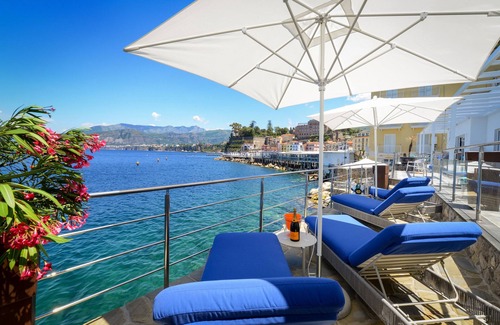Sorrento City Centre Villa | AMORE RENTALS - Villa del Maggiore with Direct Access to the Sea, Sea View, Garden and Private Swimming Pool