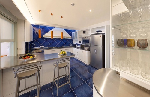 Marina del Cantone Villa | AMORE RENTALS -Villa Giove with Private Swimming Pool, Sea View, Jacuzzi and Breakfast, Near the Sea