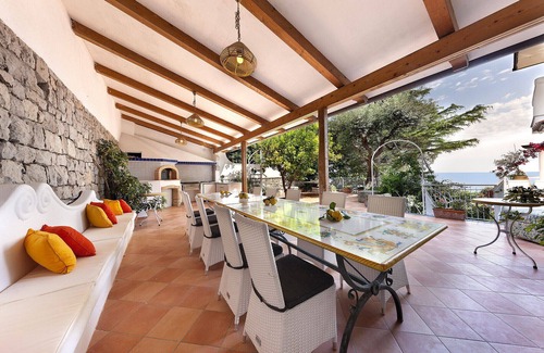 Marina del Cantone Villa | AMORE RENTALS -Villa Giove with Private Swimming Pool, Sea View, Jacuzzi and Breakfast, Near the Sea