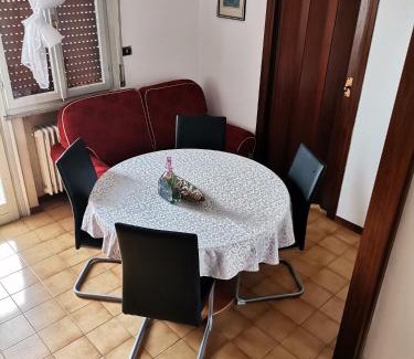 Pordenone House | Ampia camera con balcone privato