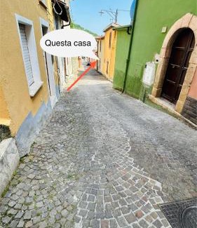 Fiuggi Apartment | Ampio Appartamento su 2 Livelli nel Centro Storico, Ideale per Coppie o Gruppi da 2 a 5 Persone