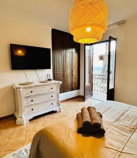 Fiuggi Apartment | Ampio Appartamento su 2 Livelli nel Centro Storico, Ideale per Coppie o Gruppi da 2 a 5 Persone