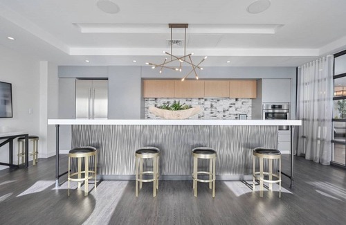 Central Square Apartment | Ample Central Square 1BR w/Gym, Doorman, Roof Deck