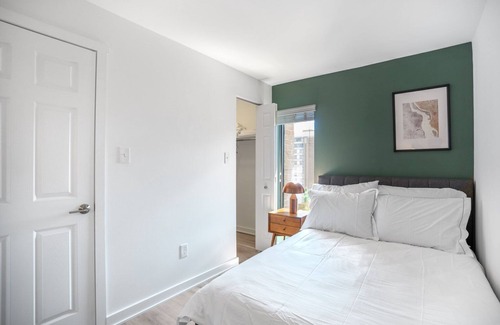 Foggy Bottom Apartment | Ample Foggy Bottom 2BR w/ W/D + Gym near shopping + metro by Blueground
