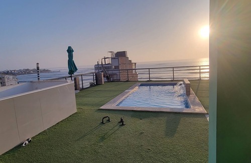 Huanchaco House | Amplia casa de playa con piscina frente al mar de Huanchaco