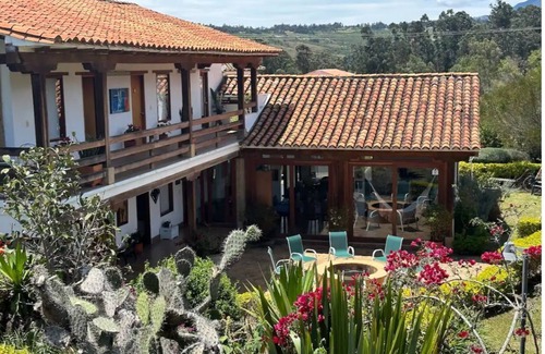 Villa de Leyva Cottage | Amplia Habitación Cuádruple en Entorno Campestre