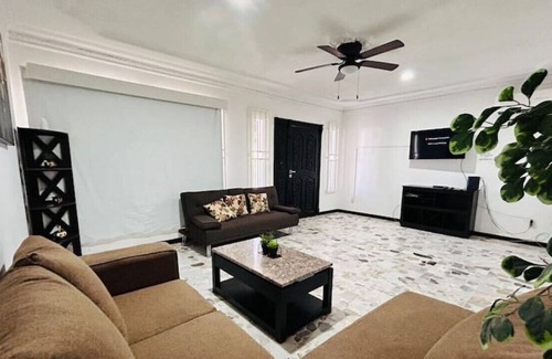 Lomas de Mazatlan Condo | Amplio 2, ideal para familias grandes.