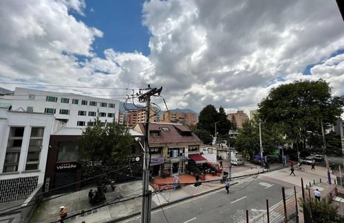 Antiguo Country Apartment | Amplio Apartamento cerca a la Zona T