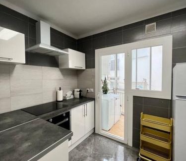 Roses Town Center Apartment | Amplio apartamento tranquilo cerca de la playa