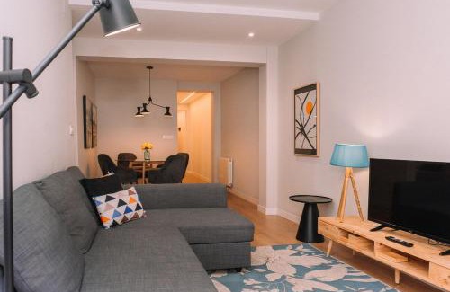 Santiago de Vigo Apartment | Amplio con luz y encanto by CABANA Rentals