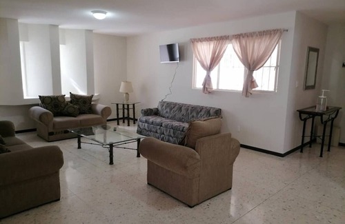 Downtown Queretaro Apartment | Amplio departamento, seguridad, ubicación P.B.