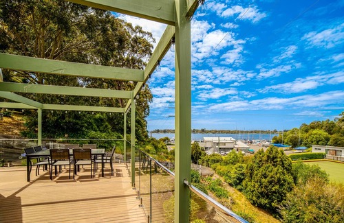 Metung House | Ampulla at Metung - great views, stroll to town!