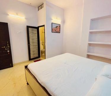Varanasi House | Amrit Ganga Homestay 1,5 km from kashi vishwanath Near Rathyatra ropeway