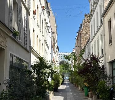 Quartier de la Roquette Apartment | Amy