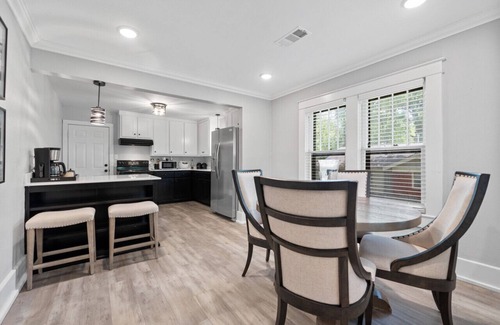 Russellville Apartment | Amy`s Place, Remolded 4 Bedroom near Arkansas Tech
