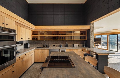 Tehachapi House | An A+ Architectural Wonder Perched Above Some of the Most Popular Local Wineries