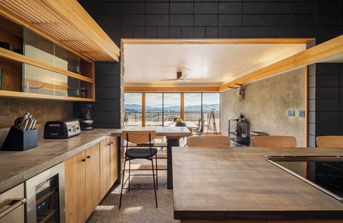 Tehachapi House | An A+ Architectural Wonder Perched Above Some of the Most Popular Local Wineries