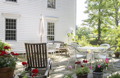Sharon House | An acclaimed photographer's country home, near private schools!