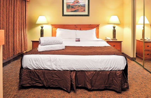 Oak Creek Hotel | An Adventure Awaits! Serene Studio w/Kitchen, Pool, BBQ, Parking
