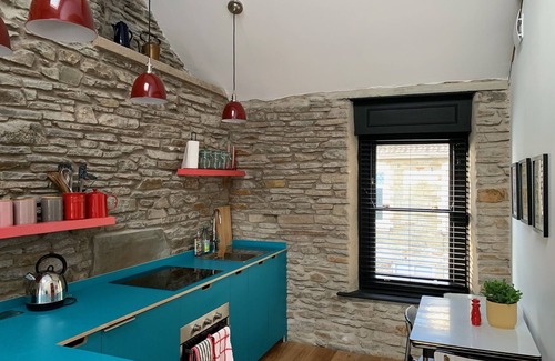 Llantrisant Apartment | An airy and stylish apartment in old Llantrisant