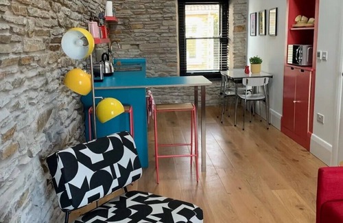 Llantrisant Apartment | An airy and stylish apartment in old Llantrisant