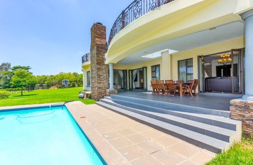 Greater Johannesburg Metropolitan Area Villa | An amazing serene luxury villa in the hussle and buzzle of Gauteng.