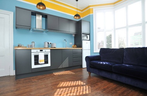 Cheltenham Cottage | An apartment that sleeps 2 guests in 1 bedroom