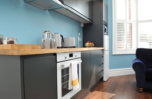 Cheltenham Cottage | An apartment that sleeps 2 guests in 1 bedroom