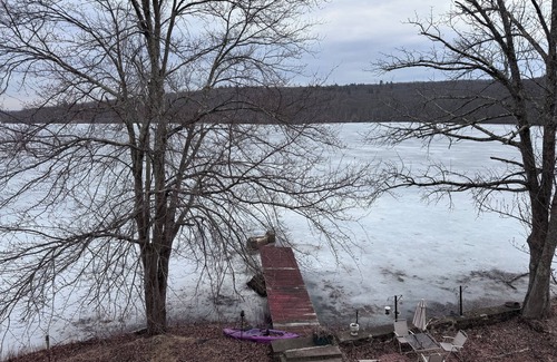 Monroe House | An Artistic Lake House, Spacious 3-bedroom house with , fitness room in Monroe