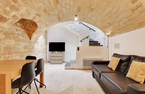 Quartier de la Place-Vendome Apartment | an Atypical 1-BR in Place Vendôme