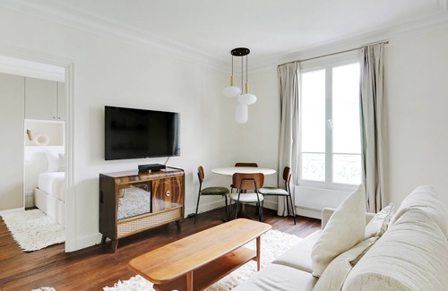 Notre-Dame-des-Champs Apartment | An Elegant 1-BR in Saint-Germain
