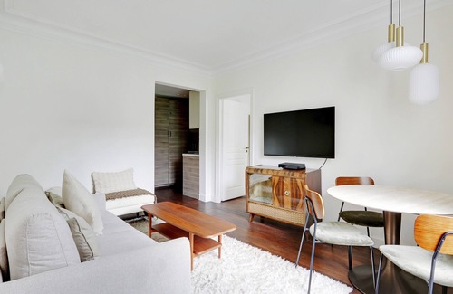 Notre-Dame-des-Champs Apartment | An Elegant 1-BR in Saint-Germain