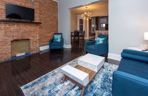 East Price Hill House | An Entire Historic Building in Cincy! 2 Townhomes Sleep 10 Total, Downtown 5 Min