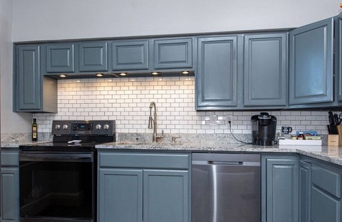 East Price Hill House | An Entire Historic Building in Cincy! 2 Townhomes Sleep 10 Total, Downtown 5 Min