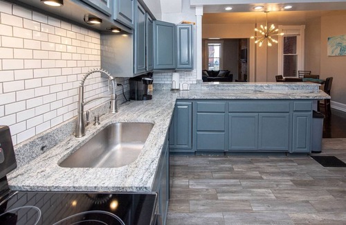 East Price Hill House | An Entire Historic Building in Cincy! 2 Townhomes Sleep 10 Total, Downtown 5 Min