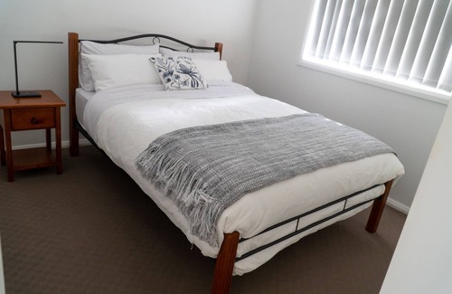 Scullin House | An executive 3 bedroom modern house, all to yourself