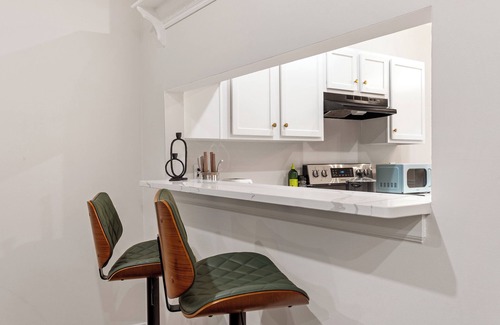 Southwest Raleigh Condo | An executive North Raleigh Oasis with style, comfort, and seamless productivity.