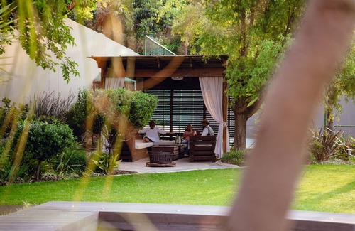 Ekurhuleni House | An exquisitely crafted boutique home Infront of the Korsman Bird Sanctuary Lake.