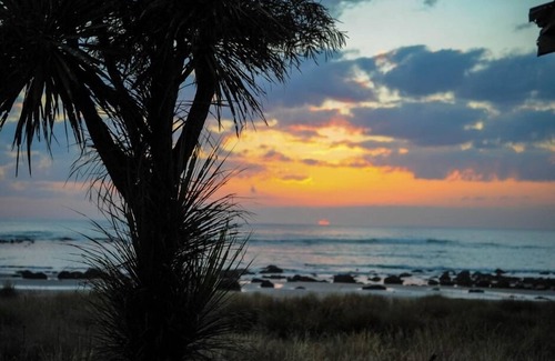Kairakau House | An historic holiday house right on the beach