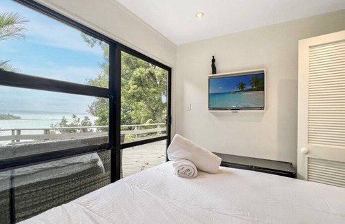 Omiha House | An idyllic couples retreat with your own private beach